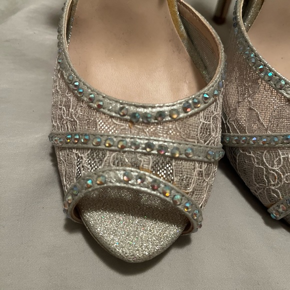Beautiful metallic and lace heels perfect for grad or wedding! Worn once - Picture 4 of 8